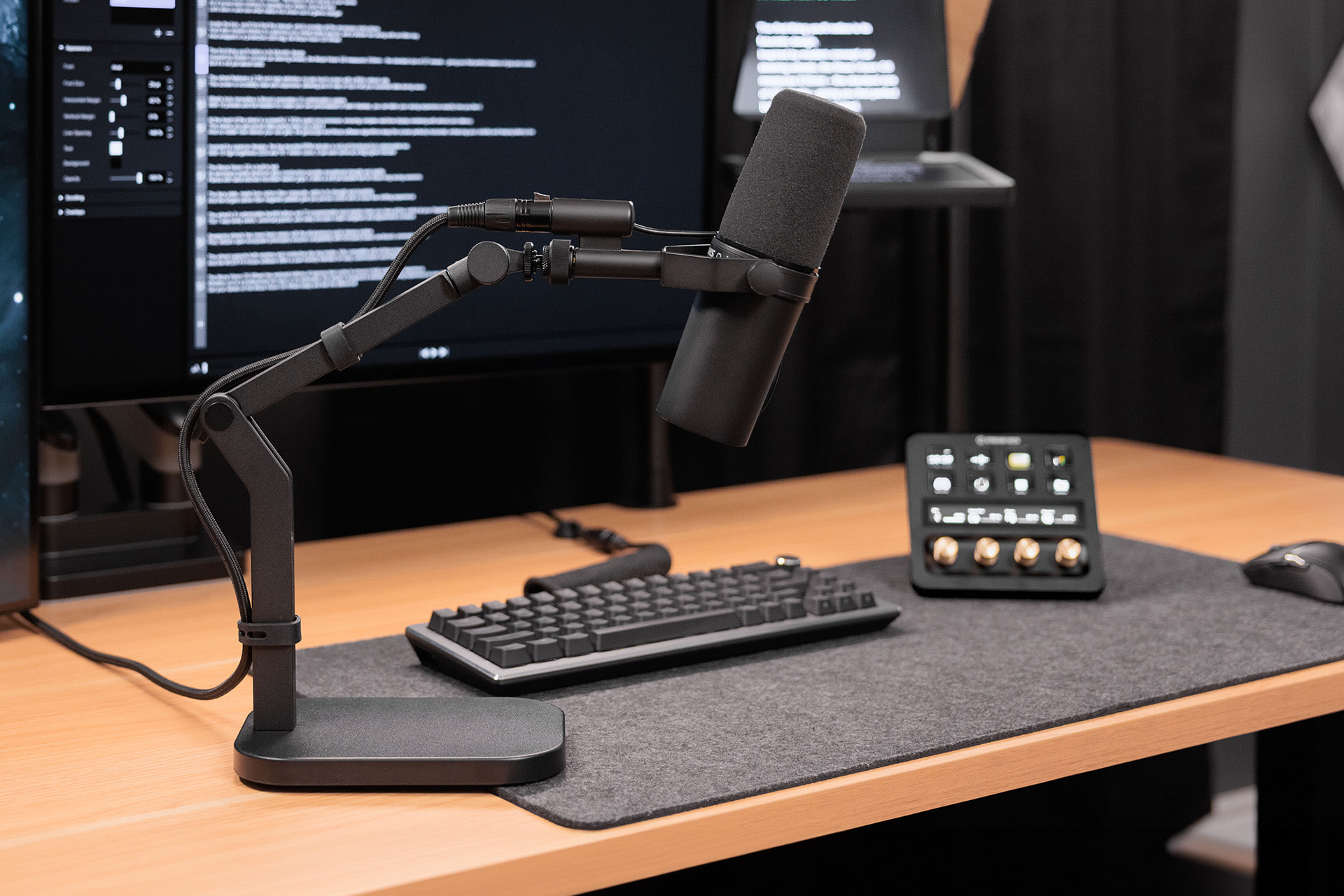売れ筋・人気アイテム 商品 Wave Desk Stand | Elgato 配信機器・PA機器・レコーディング機器